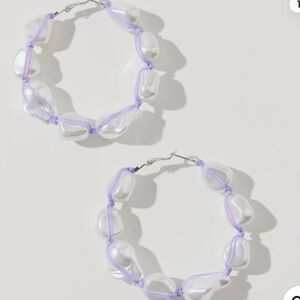 URBAN OUTFITTERS KEELY STATEMENT PEARL HOOP EARRING WHITE PURPLE HOOPS BIG